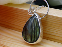 Load image into Gallery viewer, Labradorite and Silver necklace